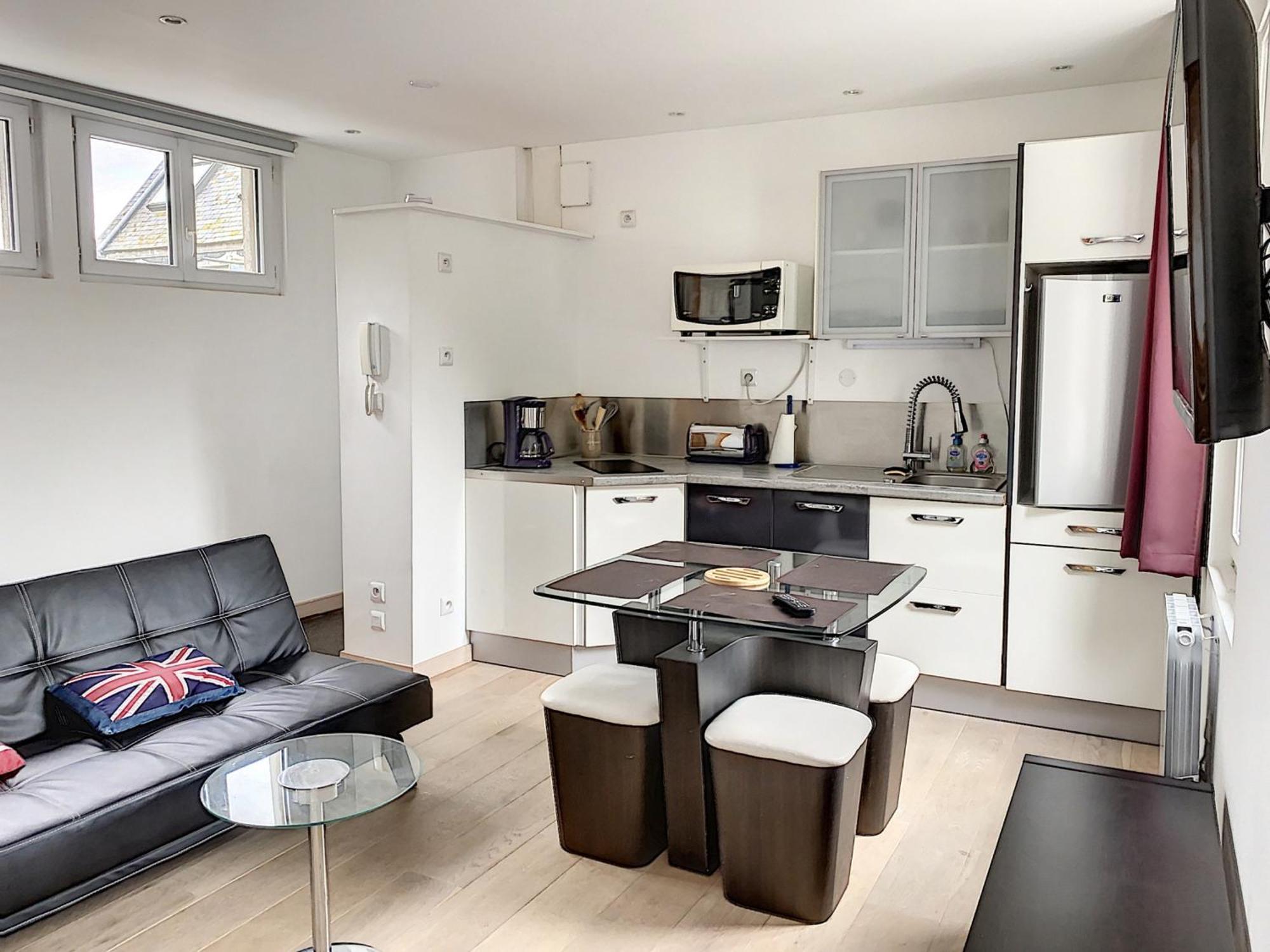 Apartment Central Avec Terrasse Privative, Ascenseur, Et Proche Plage - Fr-1-361-353 *